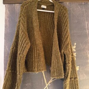 Universal Thread Chunky Knit Cardigan in Olive